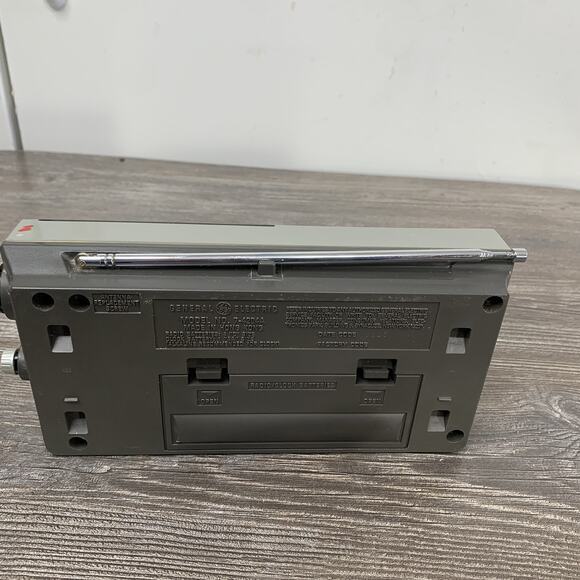 Vintage General Electric 7-4204A Bathmate FM/AM Radio Clock. Works - Picture 6 of 11